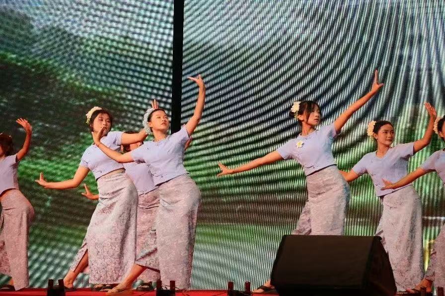 《牢记“三好”嘱托 强国复兴有我——Beat365官方网站文艺晚会璀璨绽放》